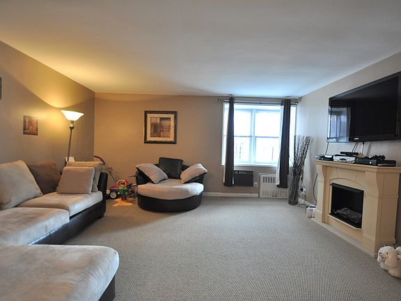 Living Room - view 1