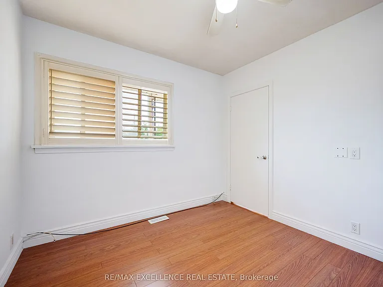 166 McLaughlin Rd S — Photo 22