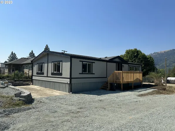 1110 Cook St, Myrtle Creek, OR 97457