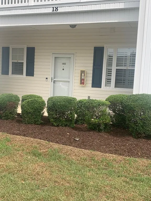 901 W Port Dr — Photo 1