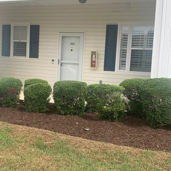 901 W Port Dr — Photo 1