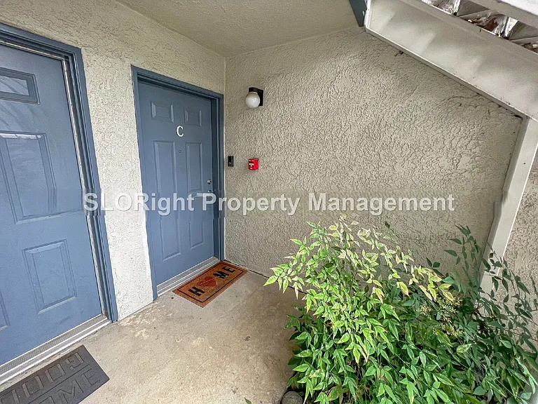 1025 Southwood Dr #C — Photo 2