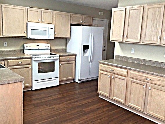 3rd image of 128 Summer Trace Dr