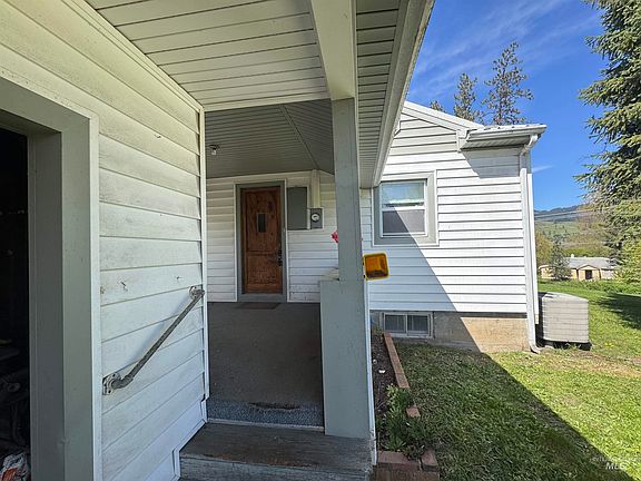 3rd image of 1109 3rd St