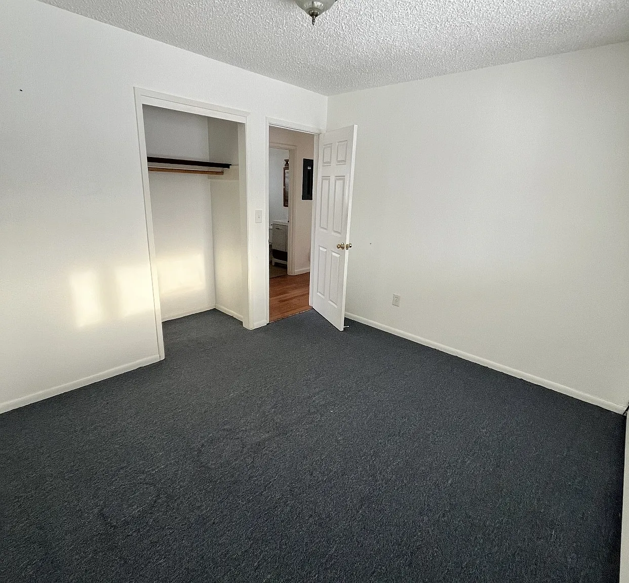 2 bed, $1,400 — Photo 3