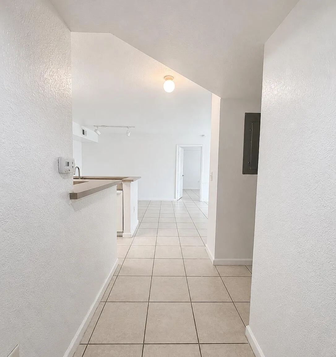 2 bed, 2.0 bath, 1033 sqft, $1,900 — Photo 3