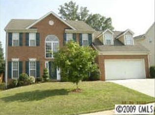 9945 Southampton Commons Dr, Charlotte, NC 28277