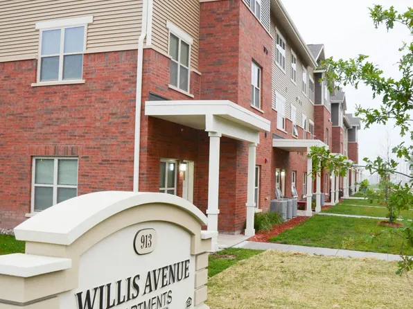 Willis Avenue Apartments, 913 Willis Ave #90e5a16f5, Perry, IA 50220