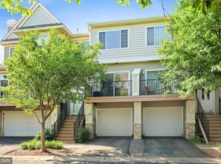 2330 Eagle Trace Ln, Woodbury, MN 55129