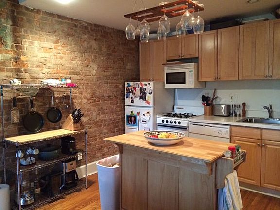 5th image of 158 E 7th St APT C1