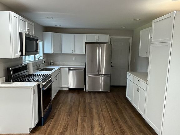 5th image of 2601 W John St