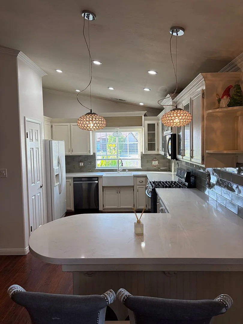 Charming Family Home with Spacious Yard — Photo 3