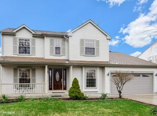 26 Jefferson Ln, Streamwood, IL 60107