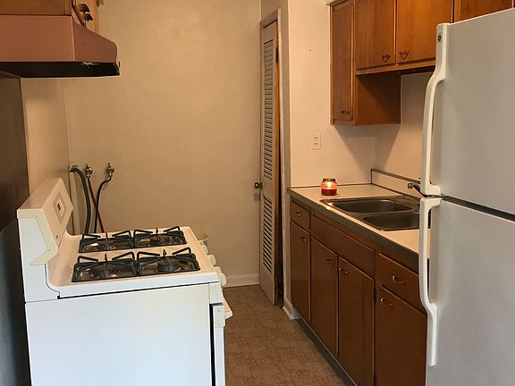 3rd image of 2823 Ferncliff Ave