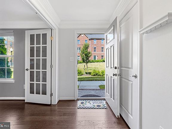 5th image of 4662 Hudson St