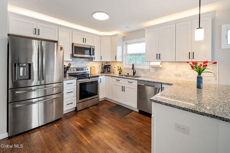 5th image of 1100 Laura Street