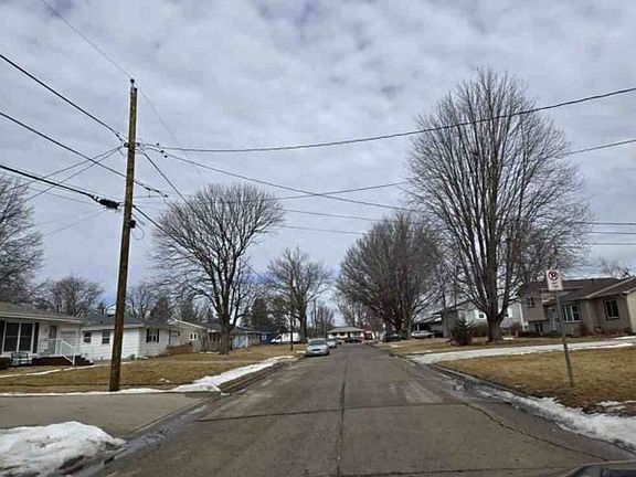 Exterior Neighborhood (street photo)