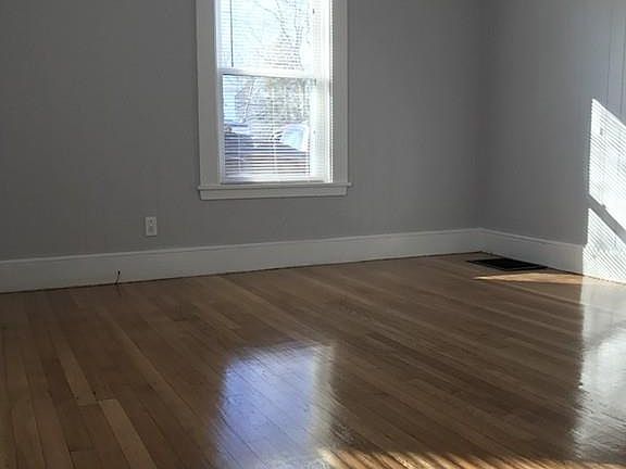 5th image of 10 Oakwood Pl