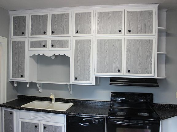 3rd image of 915 12th Ave S