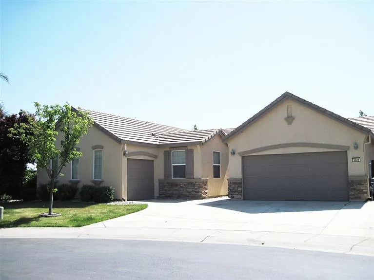1528 Elderberry Ct photo 1