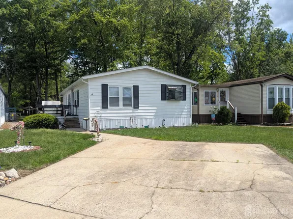 14 Steinbeck Rd, North Brunswick, NJ 08902