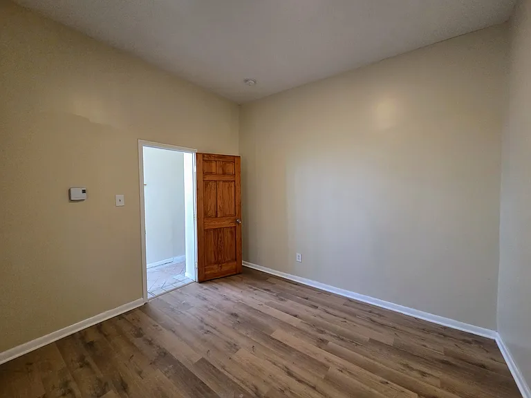1323 W Butler St #1 — Photo 15