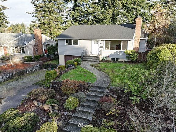 You're going to love this Genesee Hill gem!