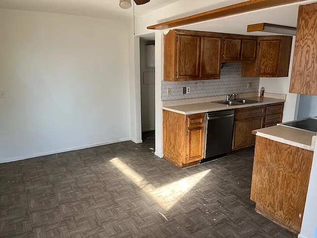 4 bed, 1497 sqft, $1,895 — Photo 2
