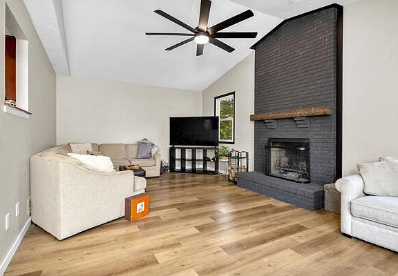 4th image of 323 Village Ridge Dr