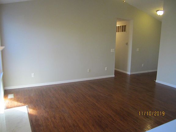 4th image of 61 Clearbrook Dr