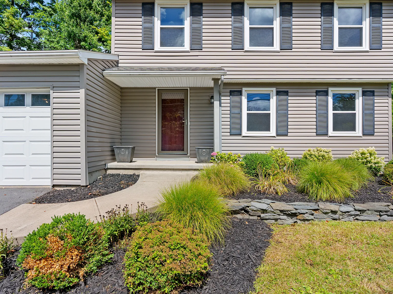 3 bed, 1.5 bath, 1584 sqft, $2,800 — Photo 3