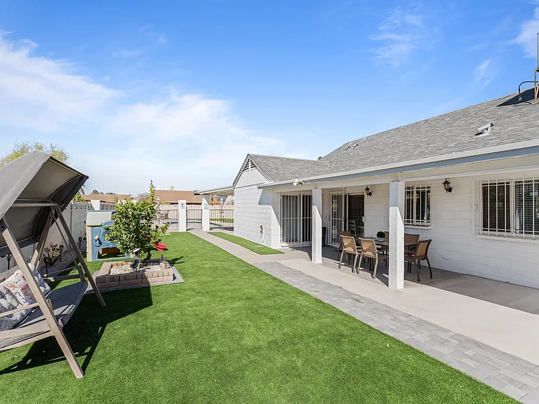 8742 W Meadowbrook Ave — Photo 3
