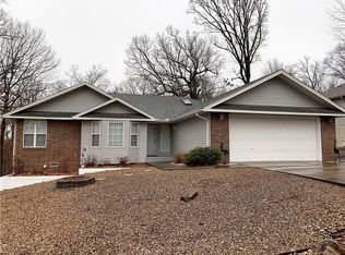 10 Campbell Ln, Bella Vista, AR 72715