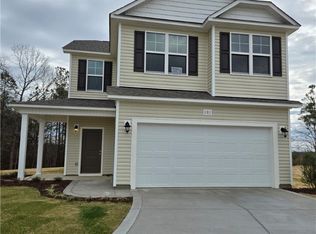 101 Onslow Ct, Spring Lake, NC 28390