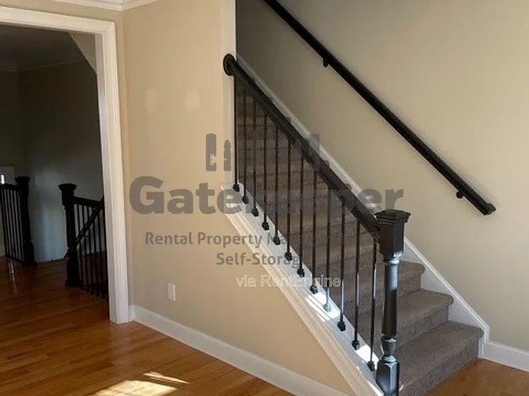 607 Lexington Vlg — Photo 2