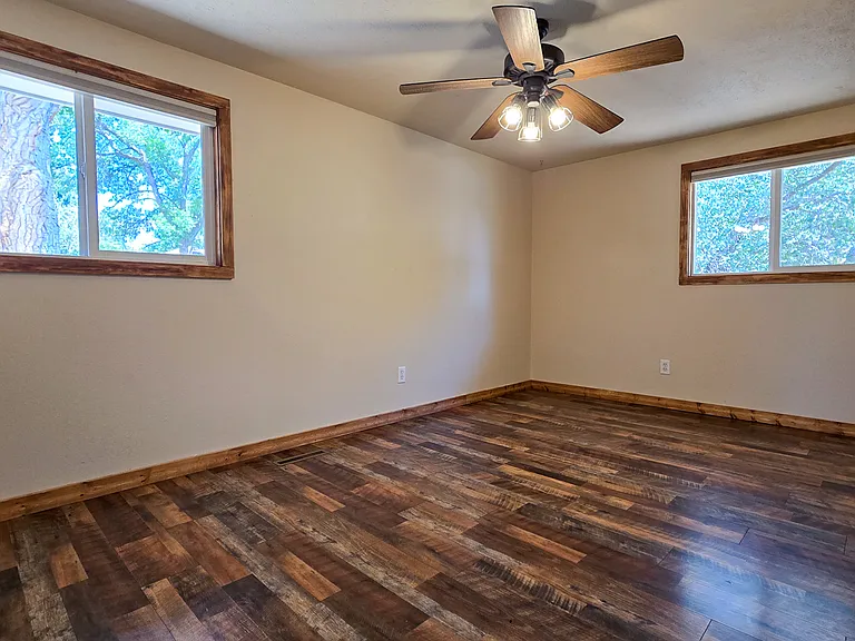 2120 N Wilson Ave — Photo 16