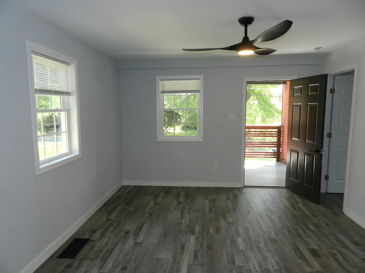 4 bed, 1350 sqft, $2,600 — Photo 3