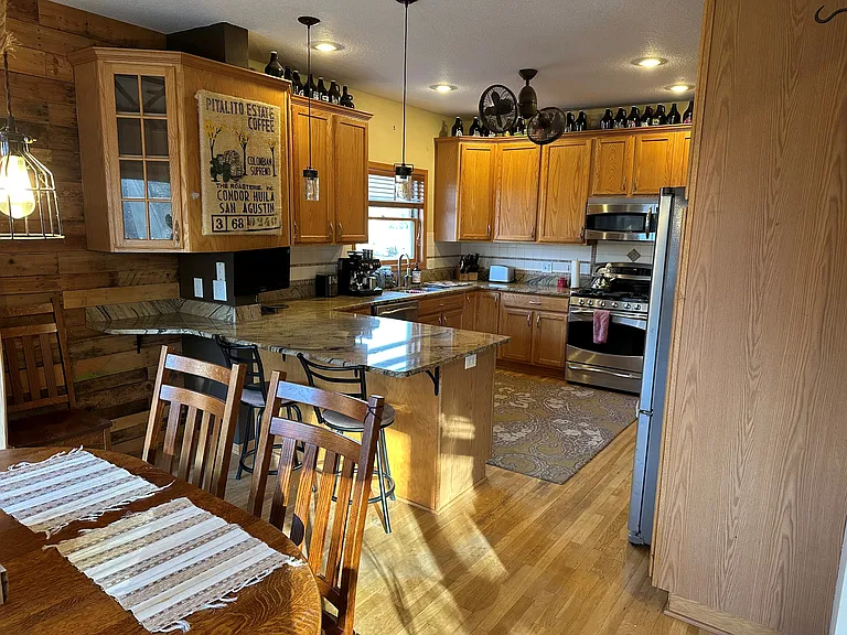1128 Creekside Cir — Photo 16