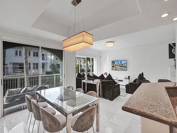 4th image of 20870 NE 30th Pl
