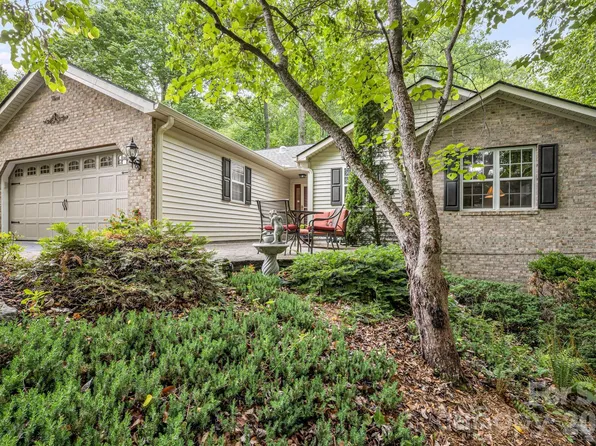 9 Firestone Ct, Etowah, NC 28729