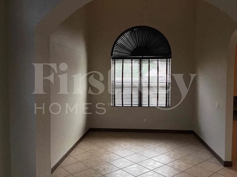 4104 NE 22nd Ln — Photo 3