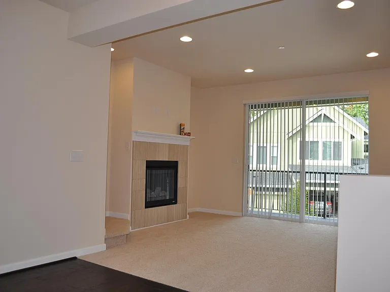 2544 NE Mulberry Walk — Photo 7