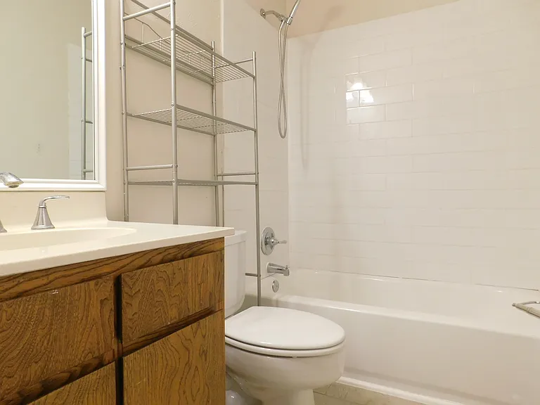 2204 Canterbury Ct #2204 — Photo 22