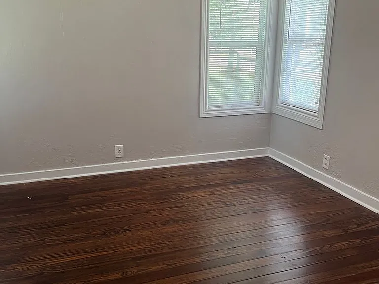 128 N Commerce St — Photo 9