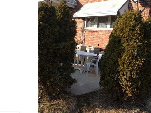 3rd image of 813 Solly Ave
