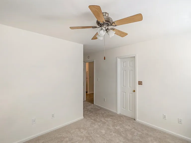 9 Huntress Dr — Photo 3