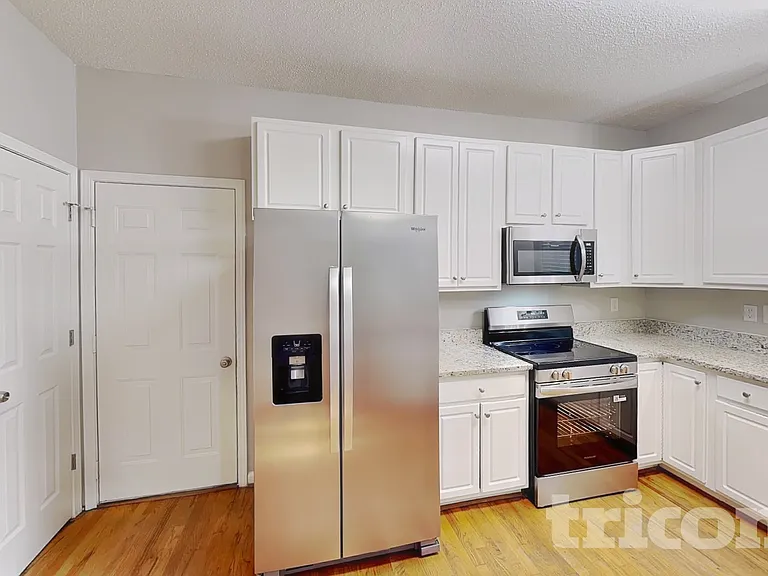 1405 Wessex Ct — Photo 6