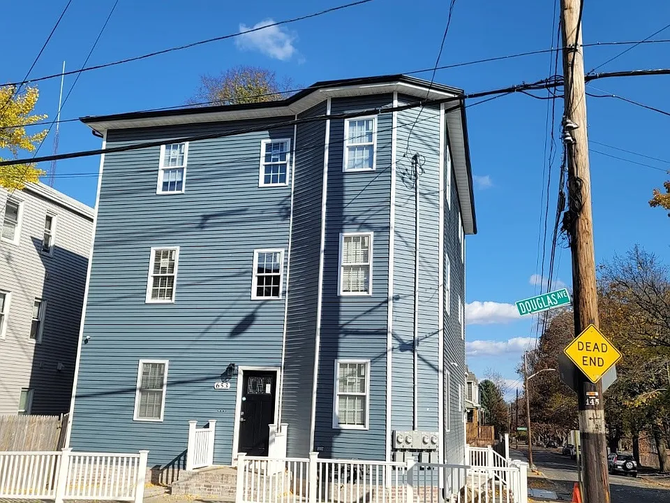 653 Douglas Ave #2