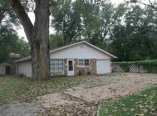 9 Beachcomber Pl, Pekin, IL 61554