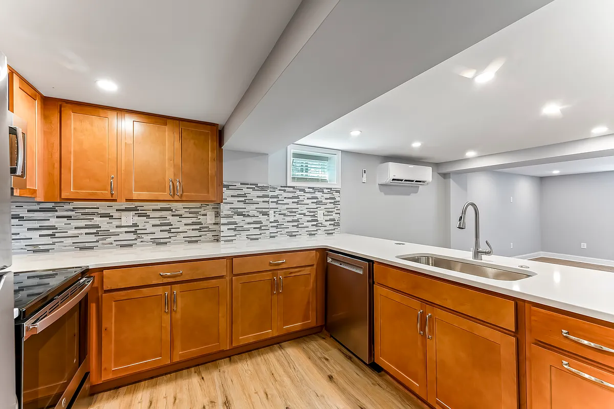 Building Photo - 234 S Walnut St #1